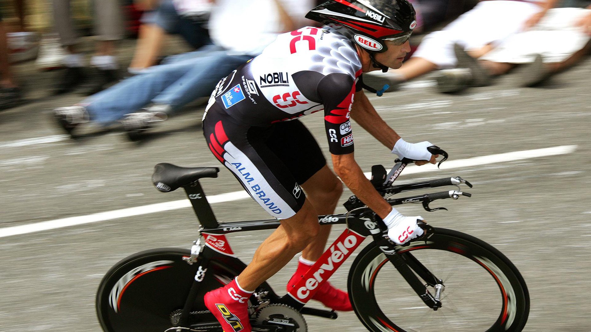 广场舞赛事直播吸引大量观众，广场舞现场直播